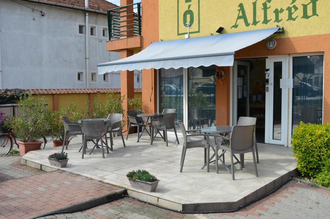 Bed and Breakfast Alfréd Panzió Budapest Exterior foto