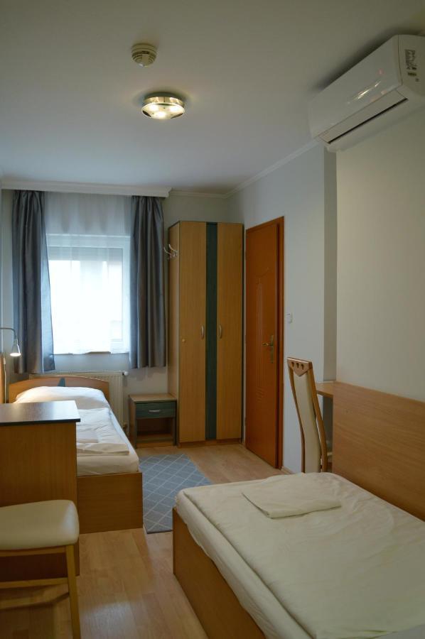 Bed and Breakfast Alfréd Panzió Budapest Exterior foto