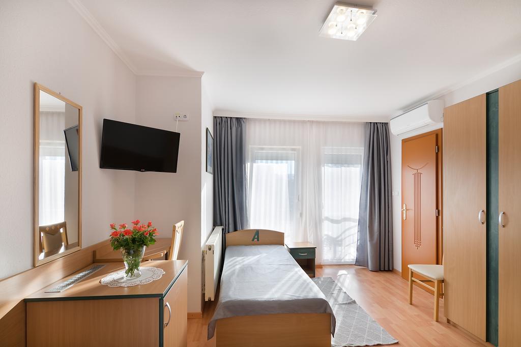 Bed and Breakfast Alfréd Panzió Budapest Exterior foto