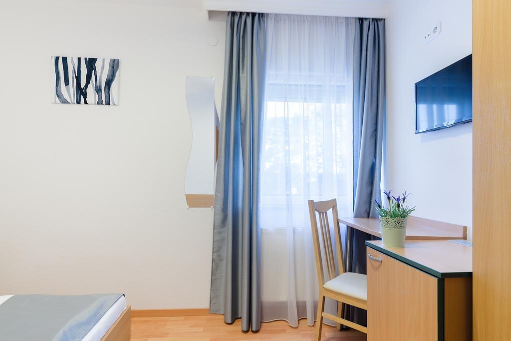 Bed and Breakfast Alfréd Panzió Budapest Exterior foto