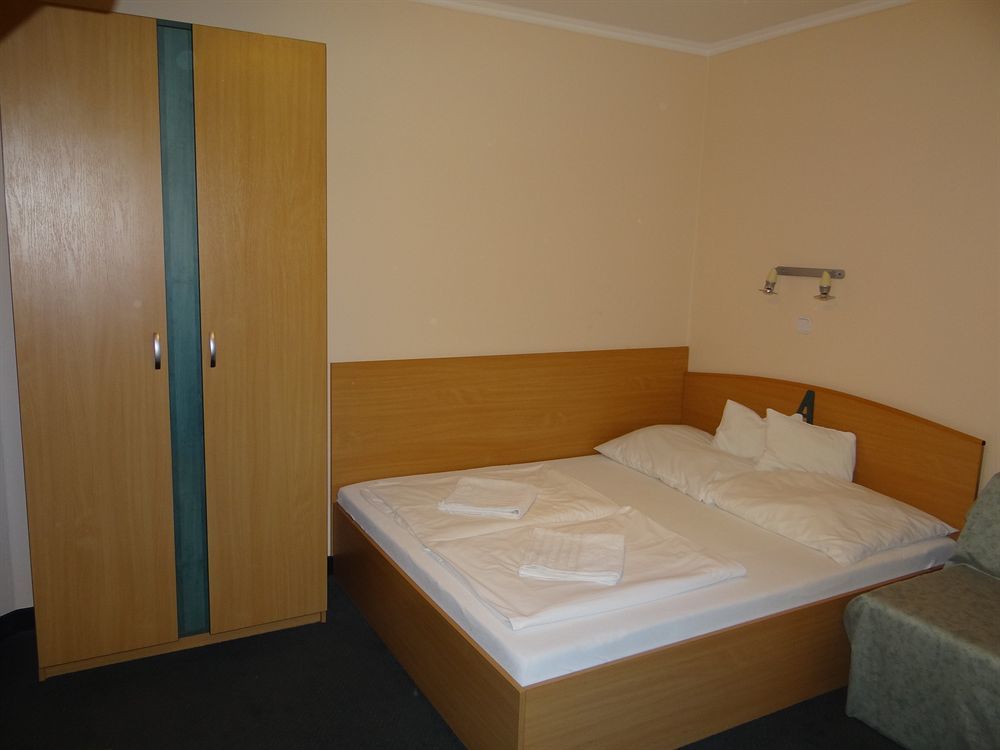 Bed and Breakfast Alfréd Panzió Budapest Exterior foto