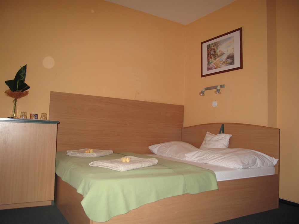 Bed and Breakfast Alfréd Panzió Budapest Exterior foto